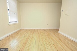 320 S 15th St in Philadelphia, PA - Building Photo