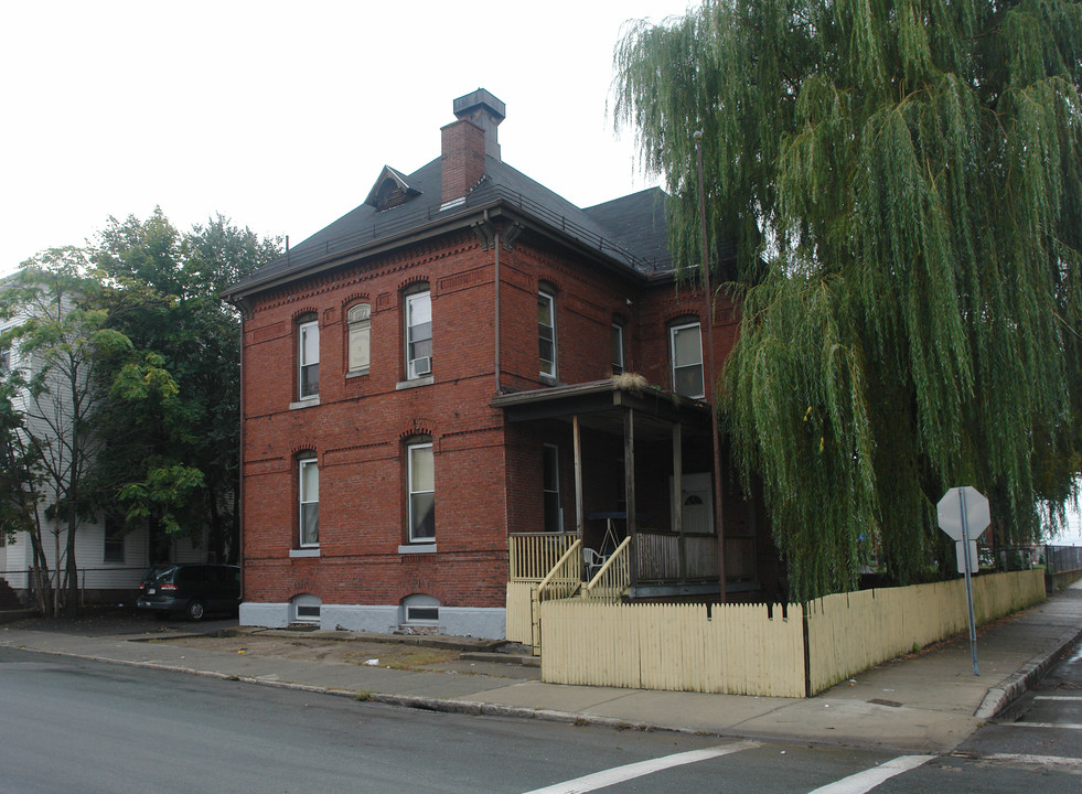 158 Newbury St in Lawrence, MA - Foto de edificio