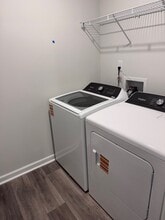 4555 Dillon Mill Dr in McLeansville, NC - Foto de edificio - Building Photo