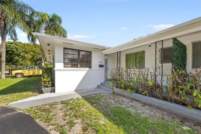 500 NE 136th St-Unit -508 in North Miami, FL - Building Photo - Building Photo