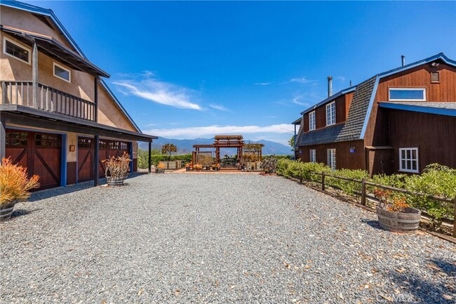 335 Rainbow Crest Rd in Fallbrook, CA - Building Photo - Building Photo