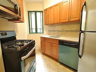 property at 1505 Metropolitan Ave