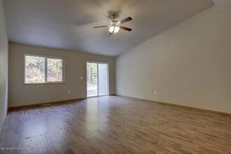 1121 E Dellwood St in Wasilla, AK - Building Photo - Building Photo