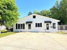 1607 Atkins Rd in Fuquay Varina, NC - Building Photo