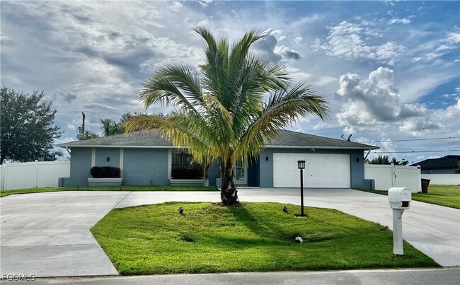 852 NE 7th Pl in Cape Coral, FL - Building Photo - Building Photo