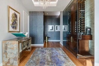 210 Lavaca St, Unit 2405 in Austin, TX - Foto de edificio - Building Photo