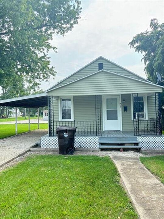 418 N High St in Rantoul, IL - Foto de edificio