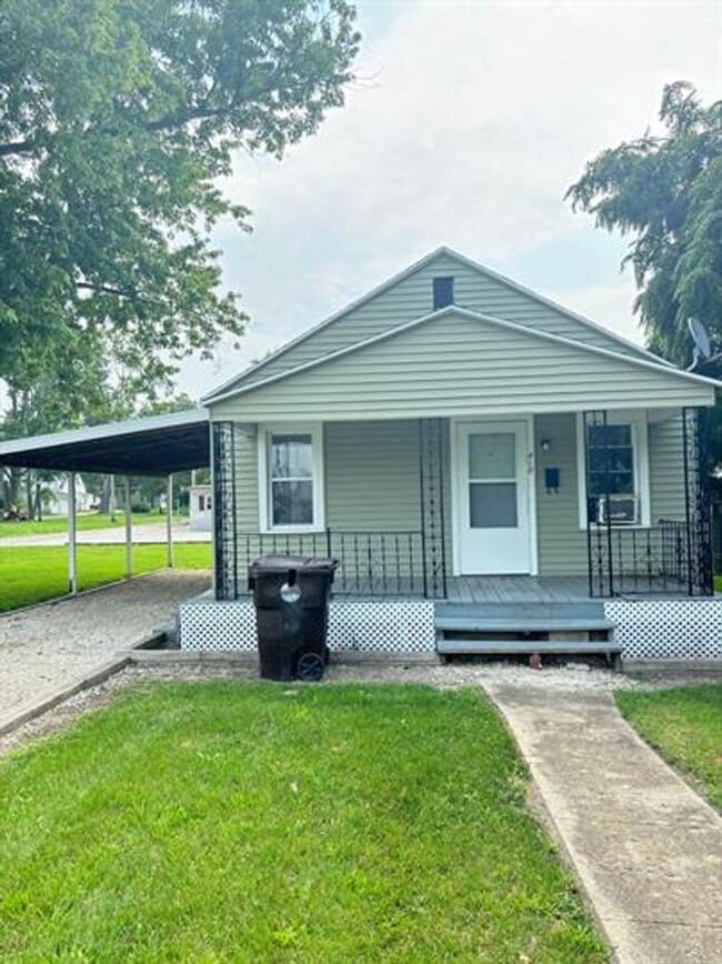 418 N High St