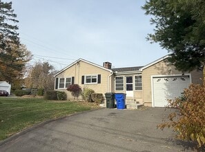 6 Wells Farm Dr in Wethersfield, CT - Building Photo - Building Photo