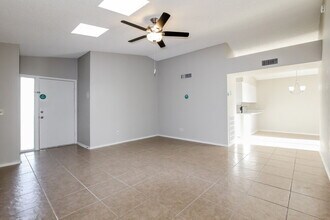 11116 N 82nd Dr in Peoria, AZ - Foto de edificio - Building Photo