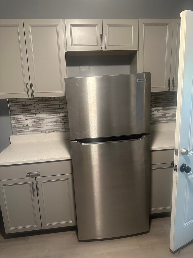 property at 7125 S Woodlawn Ave