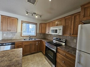 5504-5555 55 Ave in Lacombe, AB - Building Photo - Building Photo