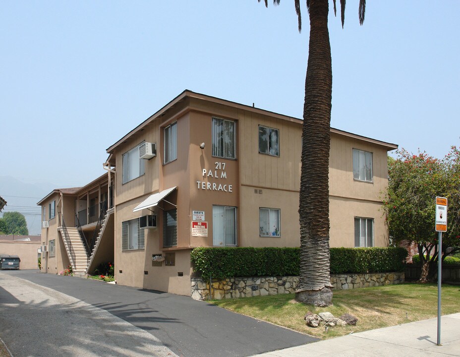 Palm Terrace Apartments in Monrovia, CA - Foto de edificio