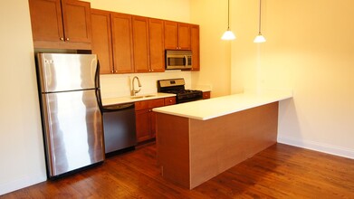 2840 N Albany Ave, Unit 2836-2 in Chicago, IL - Building Photo - Building Photo
