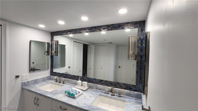 20 Seagate Dr in Naples, FL - Building Photo - Building Photo