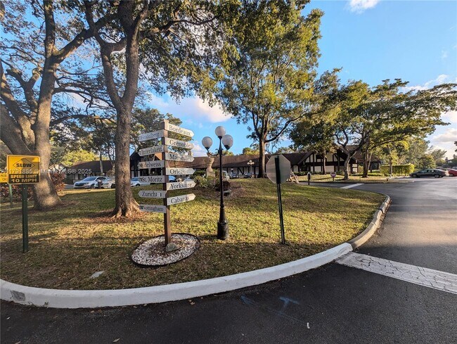 3670 Inverrary Dr in Lauderhill, FL - Building Photo - Building Photo