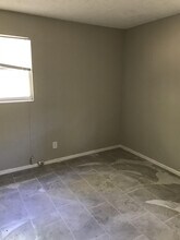 2524 Red Robin Dr E in Jacksonville, FL - Building Photo - Building Photo