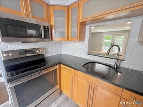 35 Seaside Ave in Stamford, CT - Building Photo - Building Photo