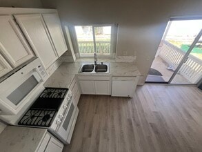 14864 Spinnaker Ln in Moreno Valley, CA - Foto de edificio - Building Photo