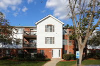 Orchard Lakes Apartments photo'