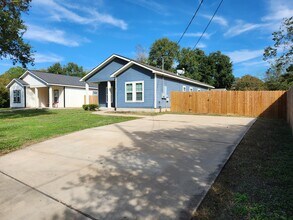 905 Nolan St in Navasota, TX - Building Photo - Building Photo