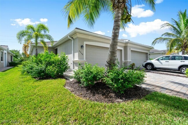 4268 Lemongrass Dr in Ft. Myers, FL - Foto de edificio - Building Photo