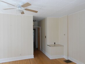 222 Cleveland Ave in Waynesboro, PA - Building Photo - Building Photo