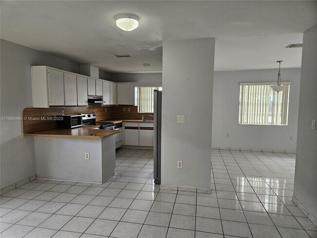 5191 NW 2nd Terrace in Miami, FL - Building Photo - Building Photo