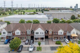 1611 Avonmore Sq in Pickering, ON - Building Photo - Building Photo