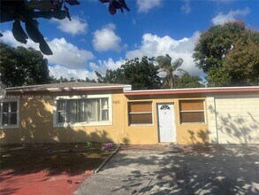 465 NE 157th Ter in Miami, FL - Building Photo - Building Photo