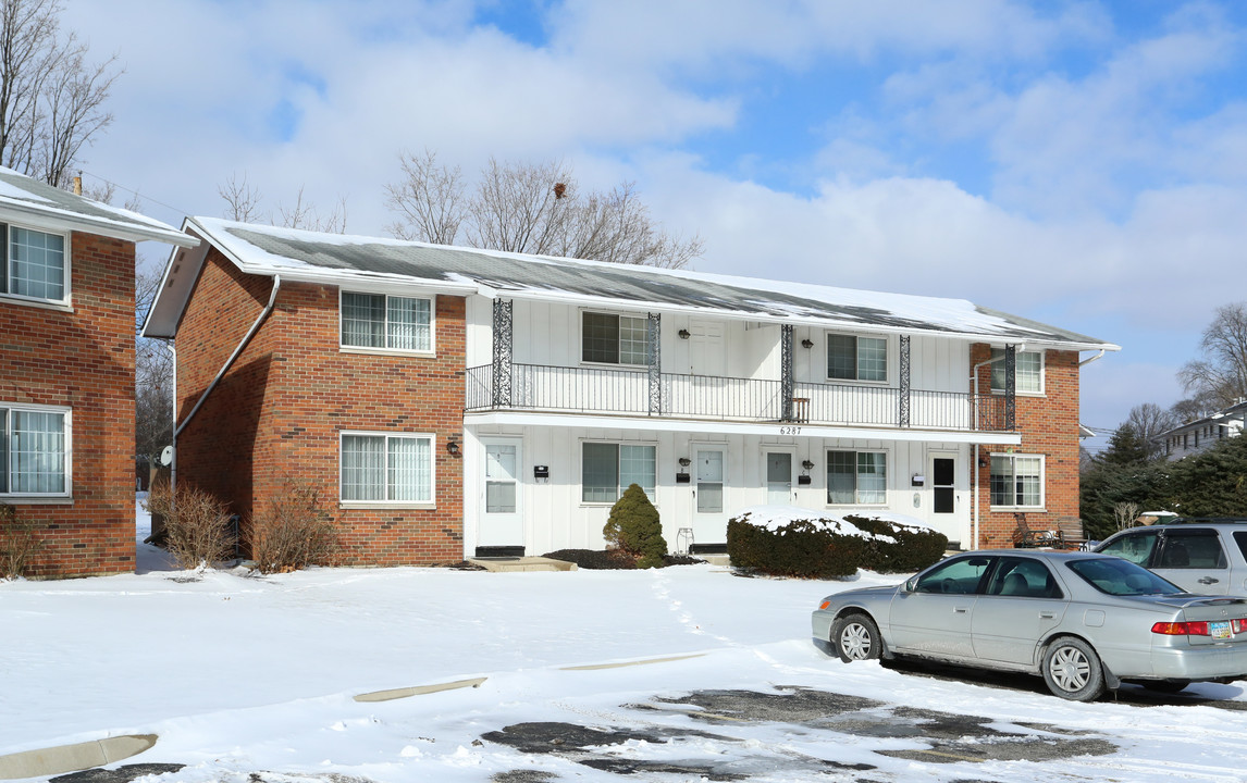 Devonshire Courts (921) in Columbus, OH - Foto de edificio