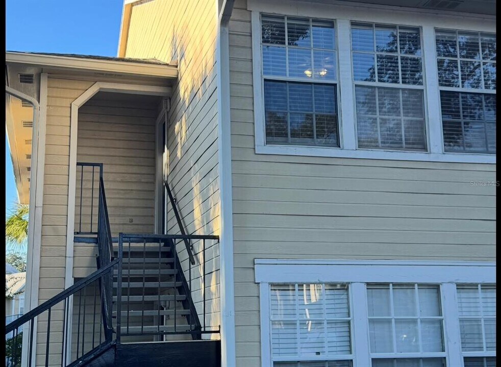 1027 S Hiawassee Rd in Orlando, FL - Building Photo