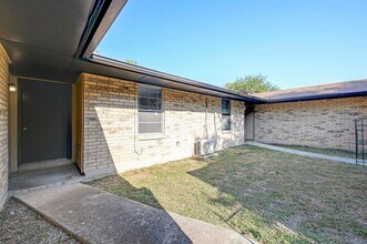 2105 Darwin Dr in San Antonio, TX - Building Photo - Building Photo