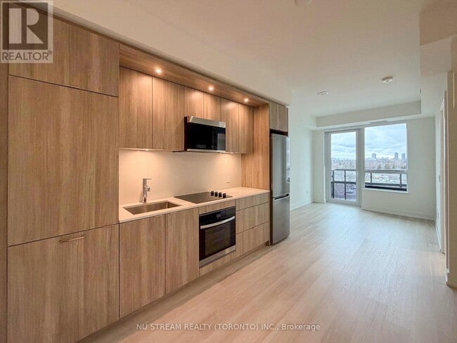 60 Central Park Roadway in Toronto, ON - Building Photo - Building Photo