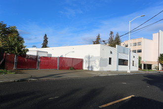 Maple Court in Hayward, CA - Foto de edificio - Building Photo