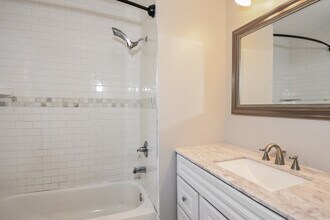 1695 Valencia Rd in Decatur, GA - Building Photo - Building Photo