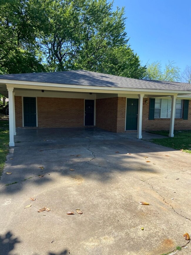 451 S Thomas St in Tupelo, MS - Building Photo - Building Photo
