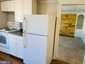 145 N Carlisle St, Unit B in Greencastle, PA - Building Photo - Building Photo