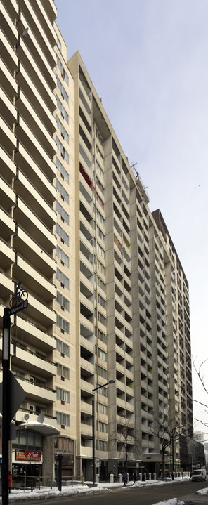 1645 de Maisonneuve O in Montréal, QC - Building Photo