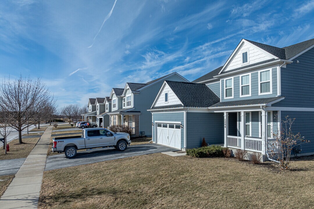 Ryan Homes Settler's Ridge in Sugar Grove, IL - Building Photo