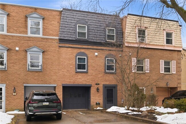 709 Clyde St in Pittsburgh, PA - Building Photo - Building Photo