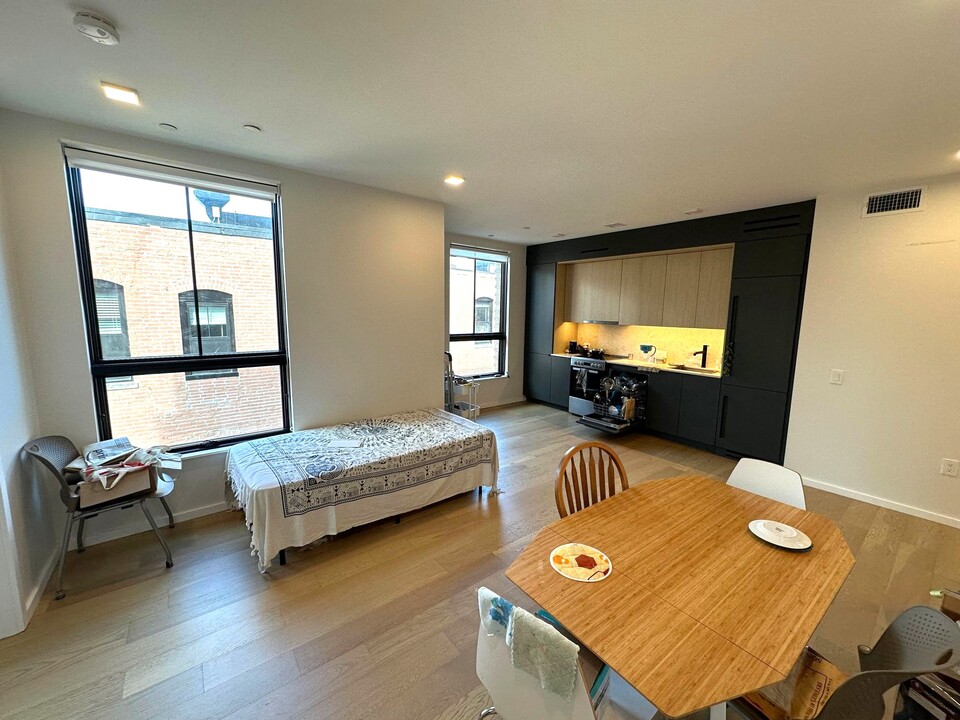 9 Burney St, Unit 401 in Boston, MA - Building Photo