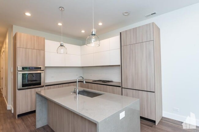 property at 1420 W Chestnut St