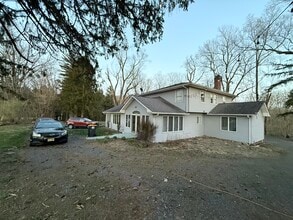 570 Montgomery Rd in Hillsborough, NJ - Building Photo - Building Photo