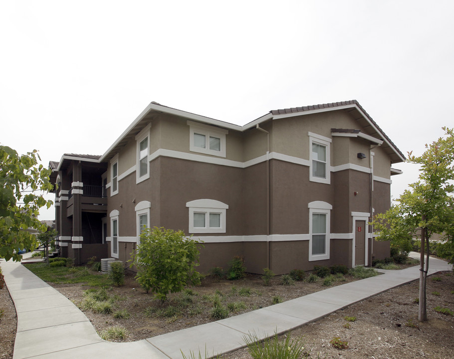 Geneva Pointe in Elk Grove, CA - Foto de edificio