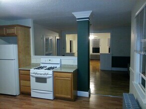 230 Pleasant St in New Britain, CT - Building Photo - Building Photo