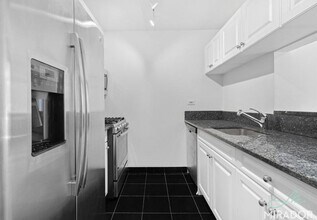 60 W 23 St in New York, NY - Building Photo - Building Photo