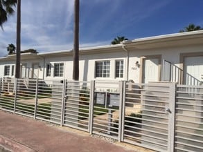 1925 Marseille Dr in Miami Beach, FL - Foto de edificio - Building Photo