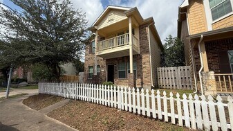7346 Autumn Sun Dr in Houston, TX - Building Photo