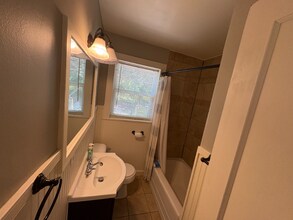 2546 W Walnut St in Springfield, MO - Building Photo - Building Photo